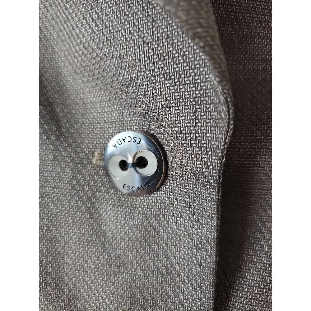 Escada Wool Silk Blend 2 Button Pintuck Shoulder Rear Vent Blazer‎ Size 36